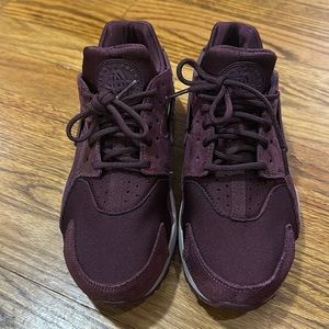 Women’s Nike Huarache - Burgundy